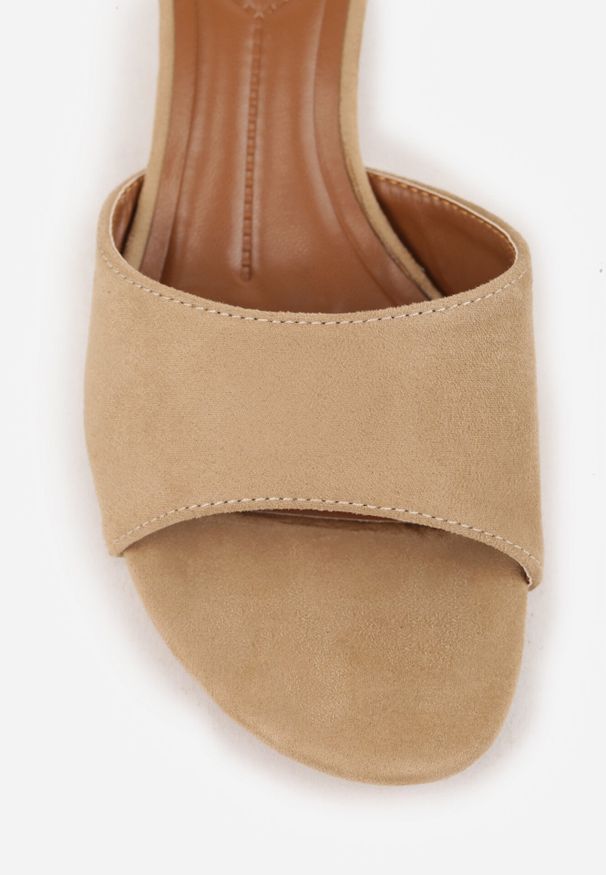 Born2be - Beżowe Klapki VICES na Obcasie Kaczuszka ze Wstawką Imitującą Drewno Azada. Okazja: do pracy, na co dzień. Kolor: beżowy. Materiał: materiał, jeans. Obcas: na obcasie. Styl: casual. Wysokość obcasa: średni