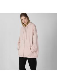 outhorn - Bluza oversize z kapturem damska - różowy. Okazja: na co dzień. Typ kołnierza: kaptur. Kolor: różowy. Materiał: bawełna, dresówka, dzianina. Wzór: nadruk. Styl: casual #8