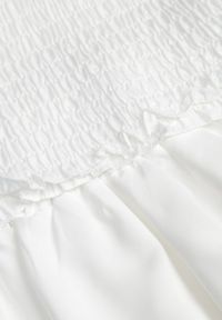 Born2be - Biały Bawełniany Komplet Krótki Top bez Ramiączek Szorty z Gumką w Pasie i Falbanką Tesmara. Kolor: biały. Materiał: bawełna #5