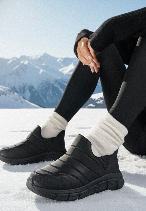 Born2be - Czarne Pikowane Sneakersy Śniegowce na Grubej Tłoczonej Platformie Verta. Okazja: na co dzień. Kolor: czarny. Materiał: jeans. Obcas: na platformie. Styl: casual