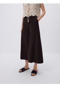 Reserved - Spodnie culotte z modalu - ciemnobrązowy. Kolor: brązowy