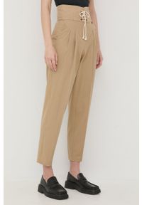 TwinSet - Twinset spodnie bawełniane damskie kolor beżowy fason chinos high waist. Stan: podwyższony. Kolor: beżowy. Materiał: bawełna. Wzór: aplikacja