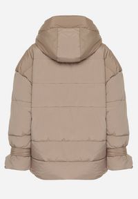 Born2be - Beżowa Pikowana Kurtka Oversize z Kapturem i Paskami przy Rękawach Unitessa. Okazja: na spacer, na co dzień. Typ kołnierza: kaptur. Kolor: beżowy. Materiał: jeans. Wzór: paski. Styl: casual #7
