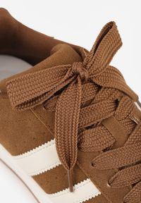 Born2be - Brązowe Sneakersy z Ozdobnymi Paskami Doloreth. Okazja: na co dzień. Zapięcie: pasek. Kolor: brązowy. Materiał: jeans #3