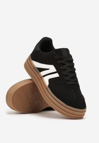 Renee - Czarne Sneakersy Tenisówki na Platformie z Tłoczeniem i Geometrycznym Motywem Kialie. Okazja: na co dzień. Kolor: czarny. Wzór: geometria. Obcas: na platformie #5