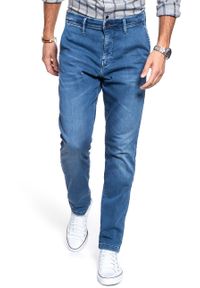 Mustang - SPODNIE MĘSKIE MUSTANG RealX Chino DENIM BLUE 1008081 5000 582. Okazja: na co dzień, na spacer. Wzór: nadruk. Sezon: lato. Styl: klasyczny, casual