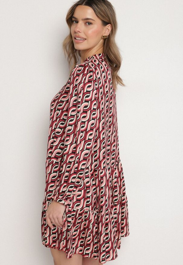 Born2be - Czerwona Rozkloszowana Sukienka Mini z Falbanką Naike. Kolor: czerwony. Materiał: tkanina. Wzór: aplikacja. Długość: mini