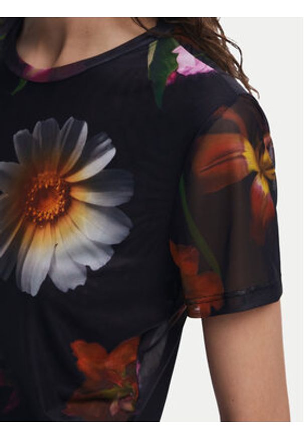 Desigual T-Shirt Des Moines 25SWTK88 Czarny Regular Fit. Kolor: czarny. Materiał: syntetyk