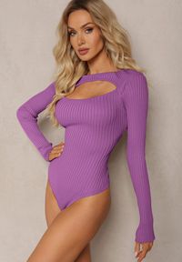 Renee - Fioletowe Body Prążkowane z Wycięciem na Dekolcie Kisse. Kolor: fioletowy. Materiał: prążkowany. Długość rękawa: długi rękaw. Długość: długie. Styl: klasyczny