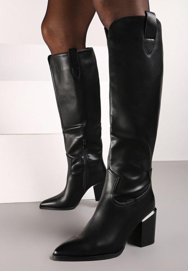 Renee - Czarne Kozaki na Słupku Ozdobione Metaliczną Wstawką Serivia. Okazja: do pracy. Kolor: czarny. Materiał: jeans. Wzór: aplikacja. Obcas: na słupku. Styl: elegancki, klasyczny. Wysokość obcasa: średni