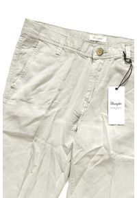 Wrangler - SPODNIE WRANGLER DAMSKIE CHINO FADED KHAKI W27LPG028. Kolor: brązowy. Materiał: len. Długość: do kostek. Sezon: lato. Styl: elegancki #6