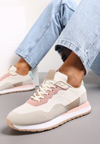 Renee - Biało-Różowe Sneakersy Zdobione Wstawkami z Imitacji Skóry Fayela. Kolor: różowy. Materiał: skóra. Wzór: aplikacja #1