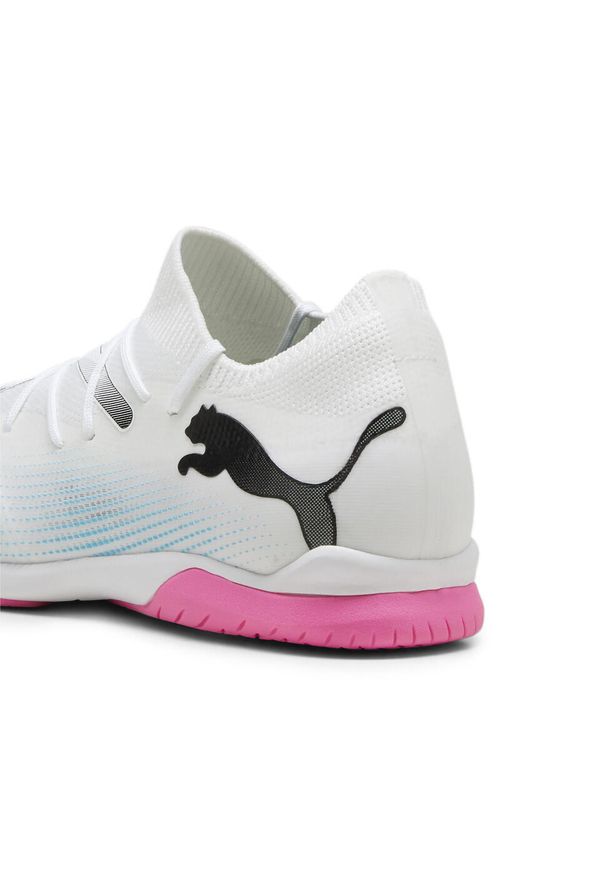Buty piłkarskie męskie Puma Future 7 Match It. Zapięcie: sznurówki. Kolor: biały, czarny, wielokolorowy. Materiał: tkanina, materiał. Szerokość cholewki: normalna. Sport: piłka nożna