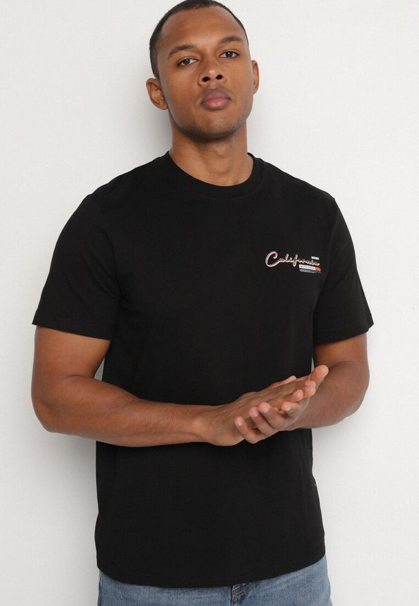 Born2be - Czarna Bawełniana Koszulka z Ozdobnym Napisem Sunilane. Okazja: na co dzień. Kolor: czarny. Materiał: bawełna. Wzór: napisy. Styl: klasyczny, casual