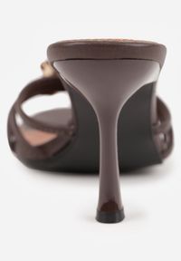 Born2be - Brązowe Eleganckie Klapki na Szpilce z Metaliczną Kwiatową Aplikacją 3D Adrebelle. Okazja: na komunię, na wesele, na ślub cywilny. Kolor: brązowy. Materiał: satyna. Wzór: aplikacja, kwiaty. Obcas: na szpilce. Styl: elegancki #4