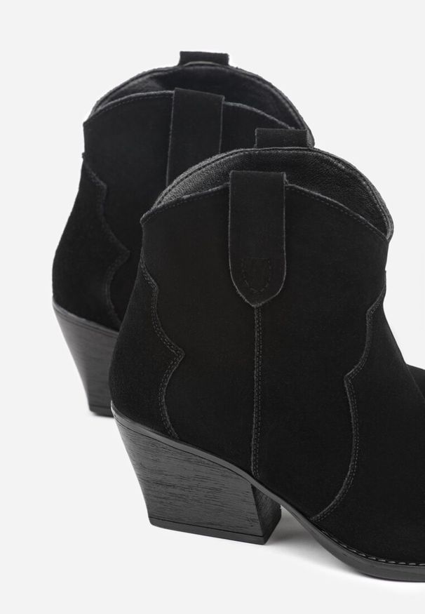 Born2be - Czarne Skórzane Botki Typu Kowbojki na Stożkowym Obcasie Lianessea. Kolor: czarny. Materiał: skóra. Obcas: na obcasie. Wysokość obcasa: średni