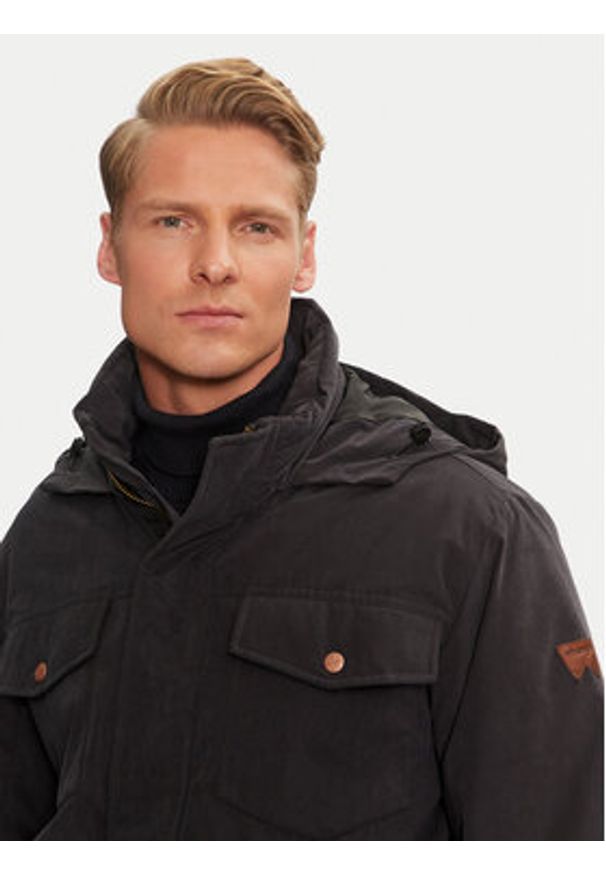 Wrangler Kurtka zimowa 112357266 Czarny Regular Fit. Kolor: czarny. Materiał: syntetyk. Sezon: zima