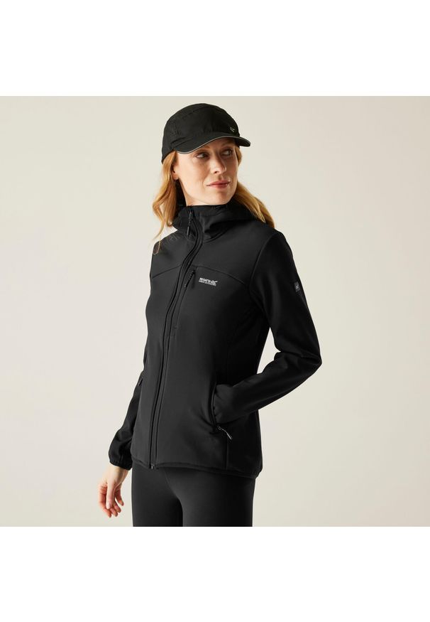 Regatta - Kurtka damska softshell przeciwdeszczowy Ossek. Kolor: czarny. Materiał: softshell. Sport: turystyka piesza