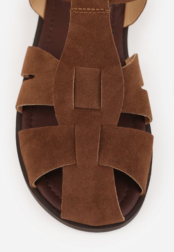 Born2be - Jasnobrązowe Sandały Gladiatorki z Imitacji Nubuku z Klamerką Belenatia. Zapięcie: pasek. Kolor: brązowy. Materiał: nubuk. Sezon: lato. Styl: klasyczny