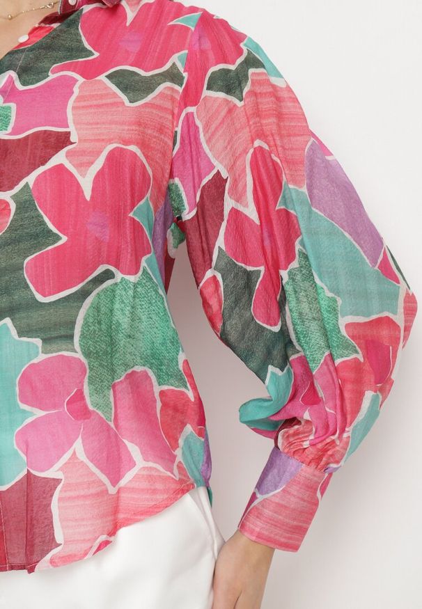 Born2be - Różowo-Zielona Koszula Zapinana na Guziki z Rękawami Wykończonymi Szerokimi Mankietami Fumina. Okazja: na co dzień. Kolor: różowy. Materiał: wiskoza, jeans. Styl: casual, elegancki