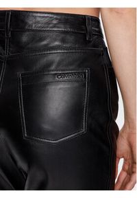 Calvin Klein Spodnie skórzane K20K205487 Czarny Regular Fit. Kolor: czarny. Materiał: skóra #5