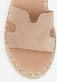Born2be - Beżowe Sandały VICES na Plecionym Koturnie Ozdobione Wycięciami Cirilea. Okazja: na co dzień, na spacer. Zapięcie: sprzączka. Kolor: beżowy. Wzór: aplikacja. Sezon: lato. Obcas: na koturnie. Styl: casual, klasyczny, elegancki #7