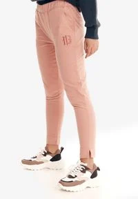 Born2be - Jasnoróżowe Spodnie Badura Misossia. Kolor: różowy. Materiał: elastan, materiał, bawełna. Długość: długie. Wzór: gładki, haft. Styl: sportowy #6