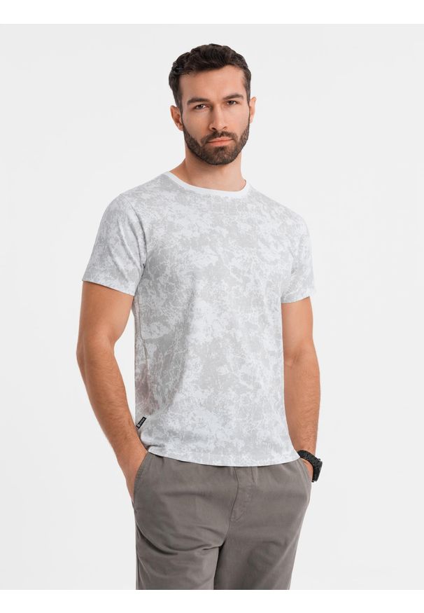 Ombre Clothing - Wzorzysta bawełniana męska koszulka z krótkim rękawem – biała V1 - Rozmiar: XXL. Okazja: na co dzień. Kolor: biały. Materiał: bawełna. Długość rękawa: krótki rękaw. Długość: krótkie. Wzór: nadruk. Styl: casual, klasyczny