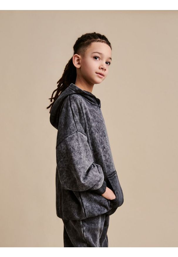 Reserved - Bluza oversize z efektem sprania - ciemnoszary. Kolor: szary. Materiał: dzianina, bawełna