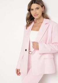 Born2be - Różowa Dwurzędowa Marynarka o Pudełkowym Kroju Oversize Kosalia. Okazja: na spotkanie biznesowe, na co dzień. Kolor: różowy. Materiał: jeans. Styl: klasyczny, casual, elegancki, biznesowy #5