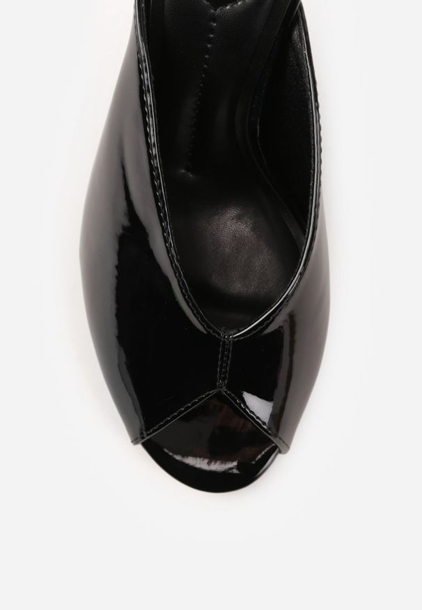 Born2be - Czarne Lakierowane Klapki na Szpilce z Odkrytym Noskiem Lilyera. Okazja: na co dzień, do pracy. Kolor: czarny. Materiał: lakier. Obcas: na szpilce. Styl: casual, elegancki