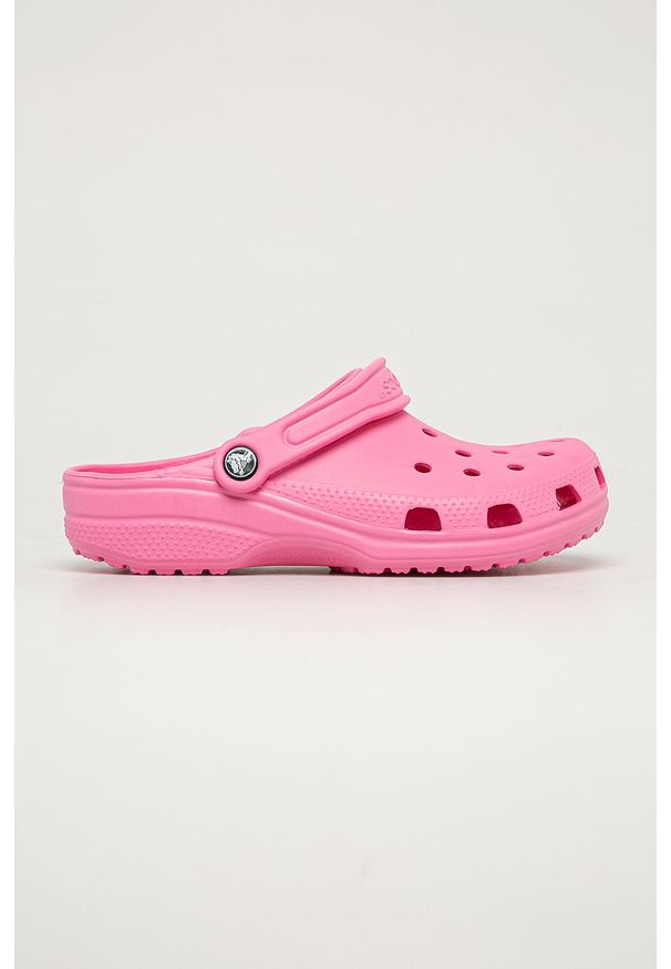 Crocs - Klapki. Nosek buta: okrągły. Kolor: różowy. Materiał: syntetyk, materiał, guma. Obcas: na obcasie. Wysokość obcasa: niski