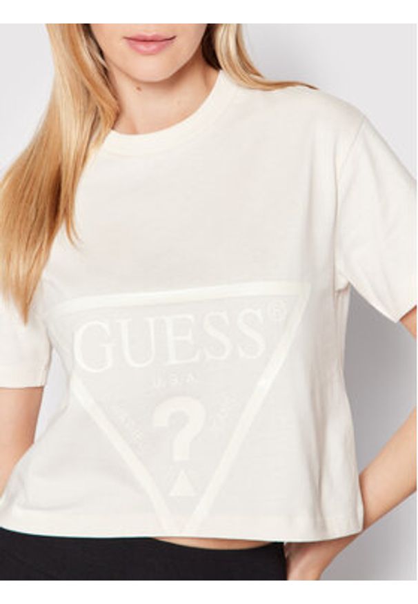 Guess T-Shirt V2YI06 K8HM0 Beżowy Regular Fit. Kolor: beżowy. Materiał: bawełna
