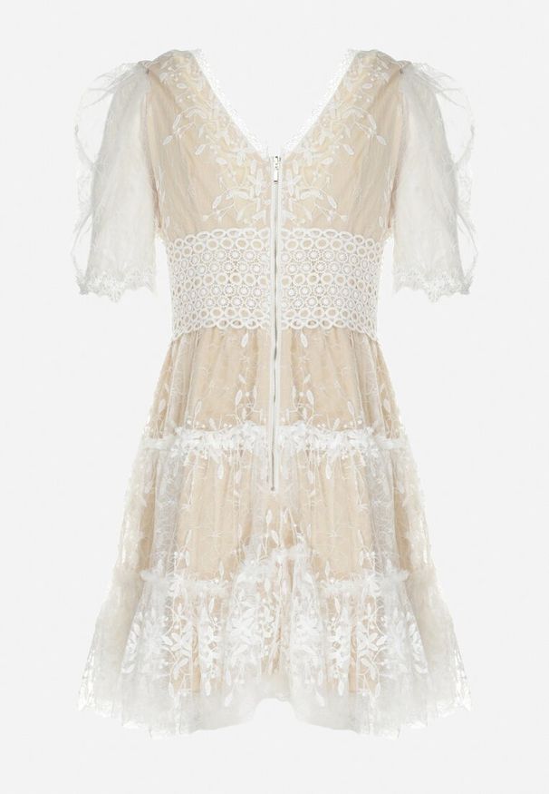 Born2be - Jasnobeżowa Sukienka Mini z Krótkim Transparentnym Rękawem i Dekoracyjną Siateczką Cataleah. Kolor: beżowy. Materiał: koronka, tkanina. Wzór: haft. Długość: mini