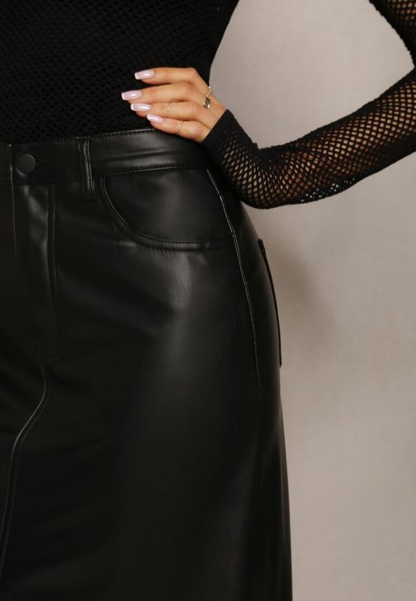 Renee - Czarna Trapezowa Spódnica Maxi z Imitacji Skóry Selariel. Kolor: czarny. Styl: elegancki