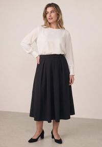 Born2be - Czarna Rozkloszowana Spódnica z Wysokim Stanem Ismotis. Okazja: na co dzień. Stan: podwyższony. Kolekcja: plus size. Kolor: czarny. Styl: casual #4