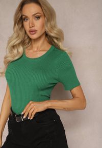 Renee - Zielony T-shirt z Prążkowanej Dzianiny o Krótkim Kroju Poutia. Okazja: na co dzień. Kolor: zielony. Materiał: dzianina, prążkowany. Długość: krótkie. Styl: casual #4