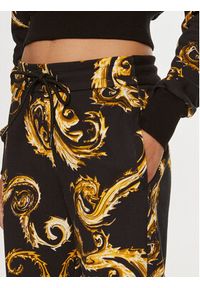 Versace Jeans Couture Spodnie dresowe 77HAA310 FS171 Czarny Regular Fit. Kolor: czarny. Materiał: bawełna #4