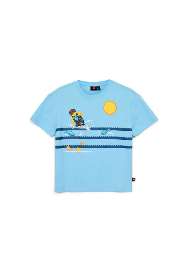 Koszulka Dziecięca Bio Bawełna LEGO Tano 318 Niebieska. Kolor: niebieski. Materiał: bawełna. Wzór: nadruk. Sezon: lato