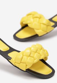 Renee - Żółte Klapki Hessie. Nosek buta: otwarty. Kolor: żółty. Materiał: jeans. Wzór: kwiaty, aplikacja #3