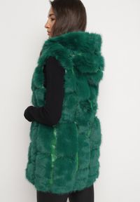 Born2be - Zielona Kamizelka Futrzana z Kapturem Sophal. Typ kołnierza: kaptur. Kolor: zielony. Materiał: futro #5