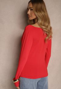 Renee - Czerwona Bluzka z Wiskozą w Eleganckim Stylu z Dekoltem Woda Tathelena. Typ kołnierza: dekolt woda. Kolor: czerwony. Materiał: wiskoza. Długość rękawa: długi rękaw. Długość: długie. Styl: elegancki