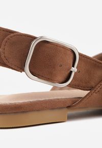 Renee - Jasnobrązowe Sandały Vices Typu Slingback z Wkładką ze Skóry Naturalnej Rallora. Okazja: na co dzień, na spacer. Zapięcie: sprzączka. Kolor: brązowy. Materiał: skóra. Wzór: nadruk. Obcas: na obcasie. Styl: casual, elegancki. Wysokość obcasa: średni #7
