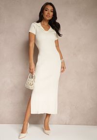 Renee - Jasnobeżowa Sukienka Bodycon z Dodatkiem Wiskozy Wycięciem z Prążkowanego Materiału Irittnea. Okazja: na co dzień. Kolor: beżowy. Materiał: wiskoza, materiał, prążkowany. Długość rękawa: krótki rękaw. Typ sukienki: bodycon. Styl: casual, elegancki
