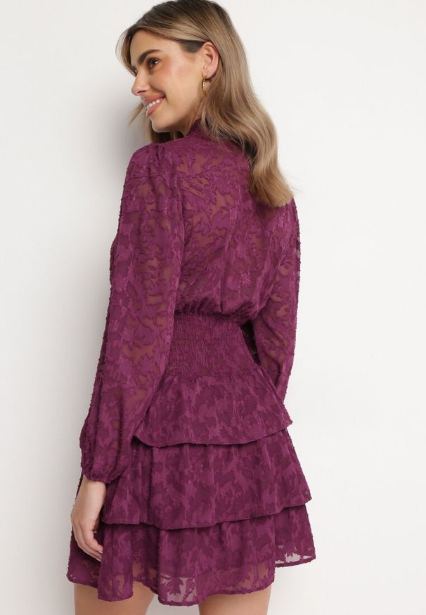 Born2be - Fioletowa Taliowana Sukienka Mini Koronkowa z Falbankami Ciluna. Okazja: na co dzień. Typ kołnierza: kołnierz z falbankami. Kolor: fioletowy. Materiał: koronka. Wzór: aplikacja. Styl: klasyczny, casual, elegancki. Długość: mini