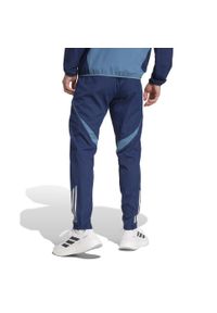 Adidas - Spodnie dresowe Prematch Arsenal 2025/26. Kolor: niebieski. Materiał: dresówka. Sport: piłka nożna #2