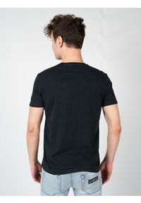 Iceberg T-Shirt "C-Neck" | F0296317 | Mężczyzna | Czarny. Okazja: na co dzień. Kolor: czarny. Materiał: bawełna. Wzór: aplikacja. Styl: klasyczny, casual, elegancki #4