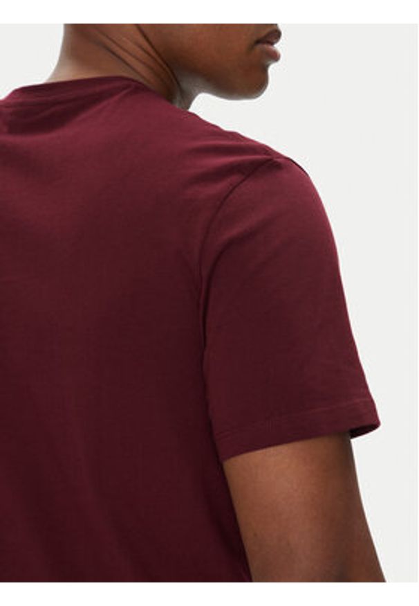 Calvin Klein Jeans T-Shirt LV040HM265 Bordowy Regular Fit. Kolor: czerwony. Materiał: bawełna