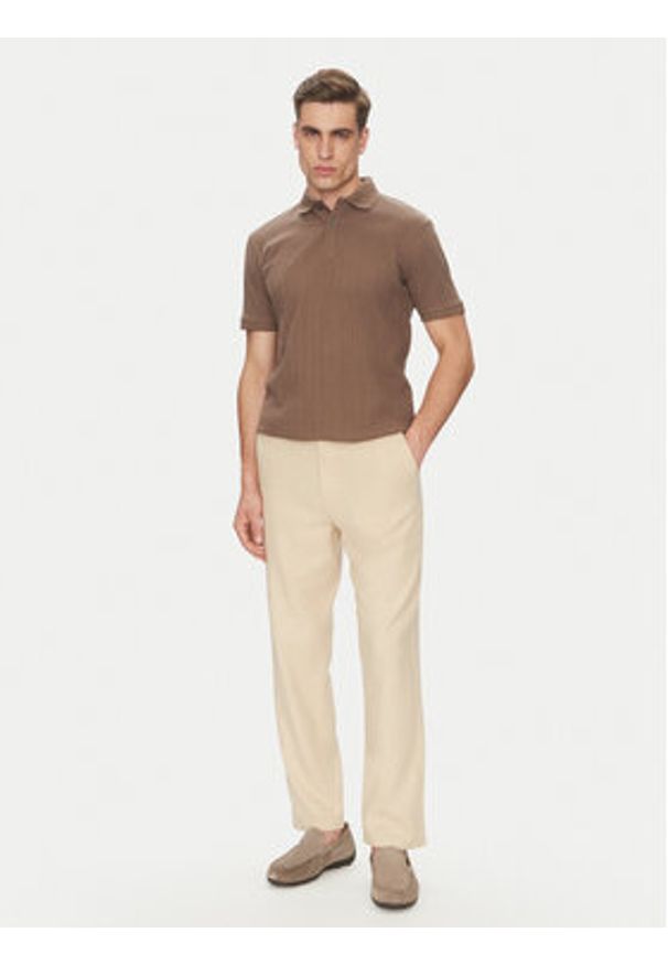 Selected Homme Polo 16094575 Beżowy Regular Fit. Typ kołnierza: polo. Kolor: beżowy. Materiał: bawełna