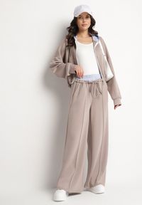 Born2be - Jasnobrązowy Komplet Dresowy z Wiskozą Bluza z Kapturem i Szerokie Spodnie Lanriva. Kolor: brązowy. Materiał: dresówka, wiskoza. Wzór: gładki #3